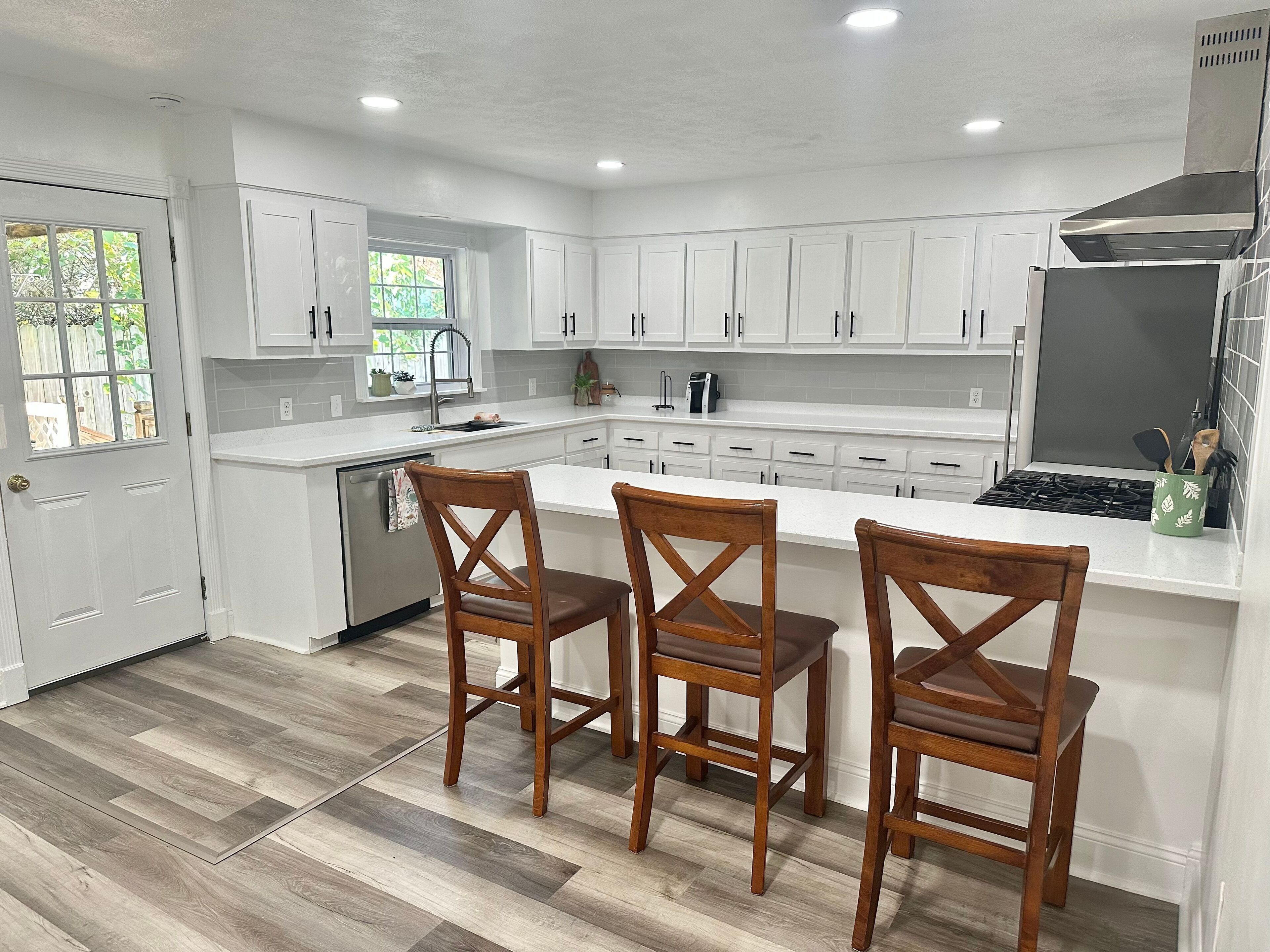 Microwave, oven, stovetop, dishwasher