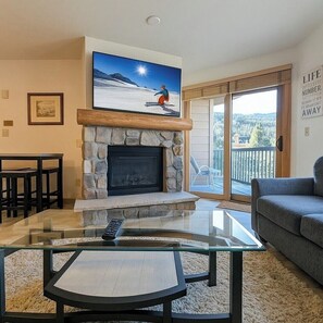 Fireplace - Mountain Escape  | Walk to Village & Summer Fun (Keystone)