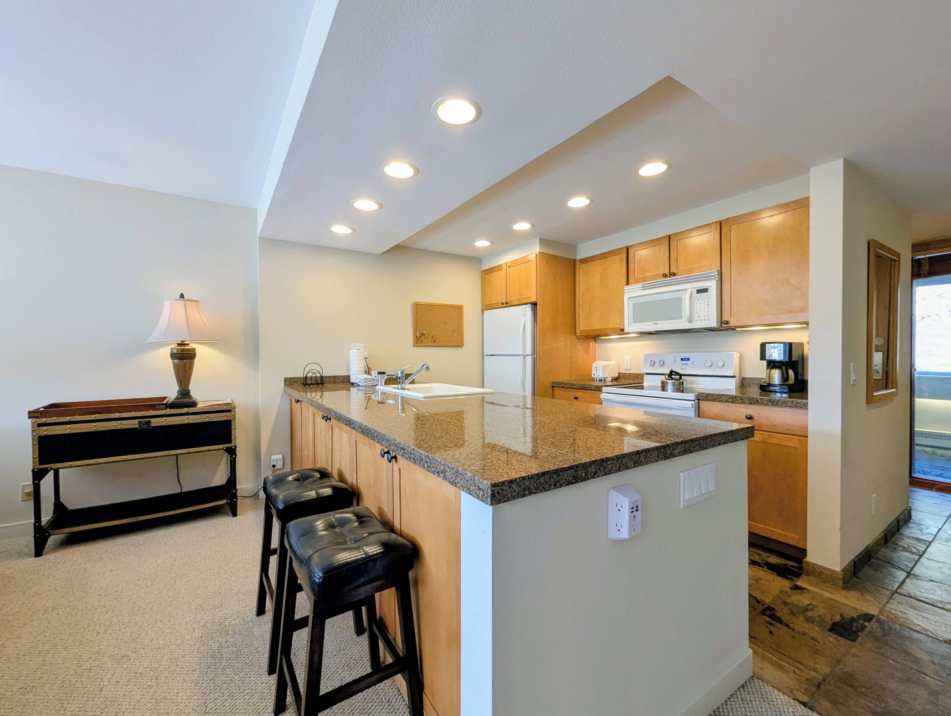 雪櫃、微波爐、焗爐、爐具