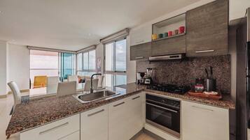 Eenvoudig appartement, uitzicht op het strand | Privékeuken