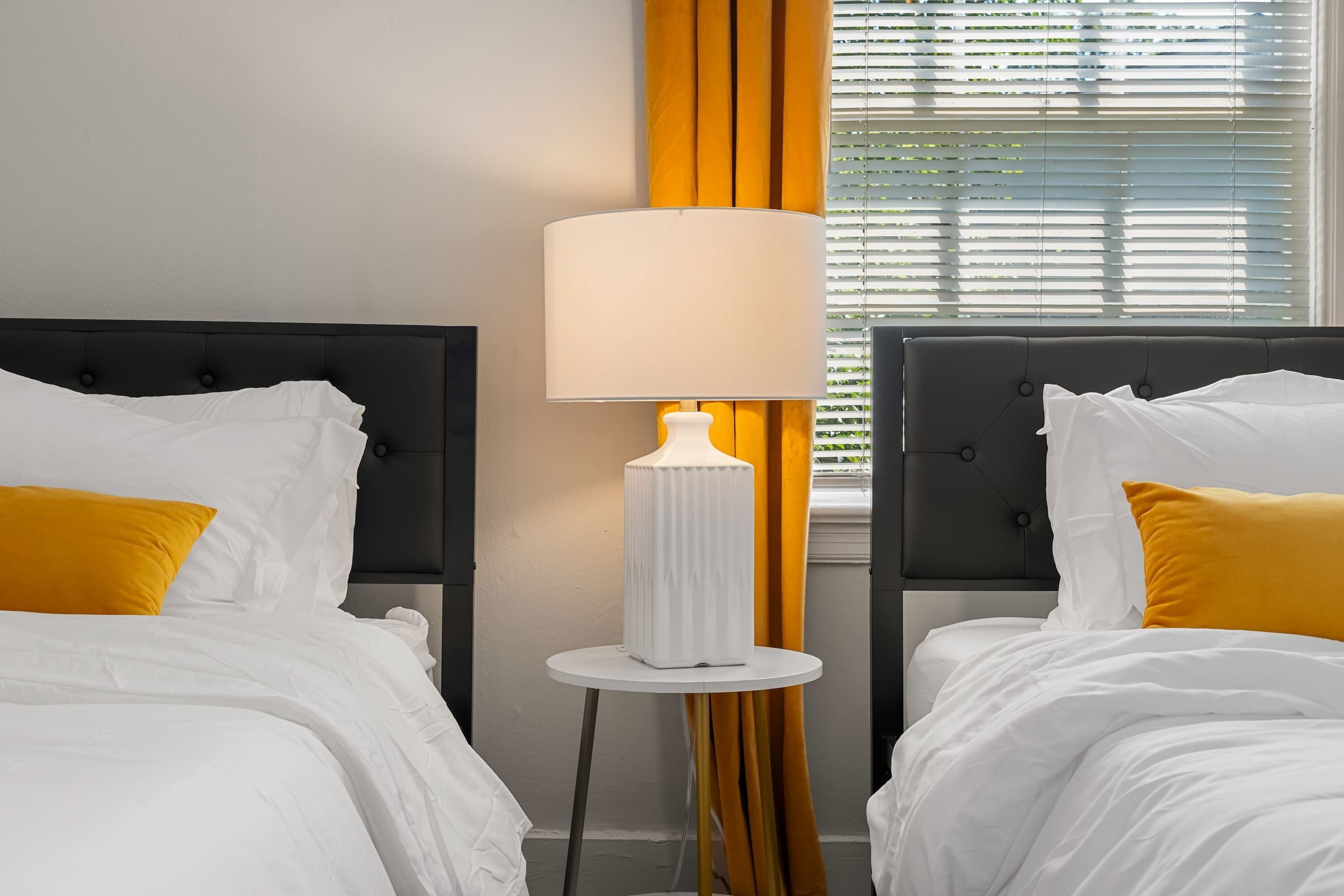 4 soverom, skrivebord, strykejern/-brett og wi-fi