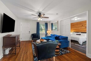 テレビ、書斎 / ワークスペース