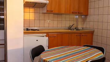 Family Apartment, Multiple Beds | Private kitchen