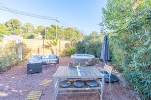 Outdoor dining - Jungle Room with private Jacuzzi (Bastelicaccia)