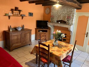 Dining - Gîte “Chez Manon” with Private Garden (Massangis)