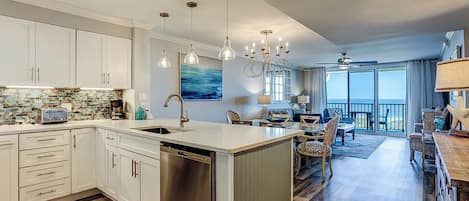 Réfrigérateur, micro-ondes, lave-vaisselle, cafetiÚre/bouilloire