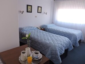 Tremannsrom – basic | Safe på rommet og wi-fi (inkludert)