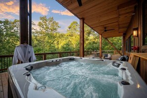 Terrace/patio - 3 Acre Mountain Escape | Hot Tub, Firepit & Game Room (Broken Bow)