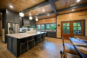 Fridge, microwave, oven, stovetop - 3 Acre Mountain Escape | Hot Tub, Firepit & Game Room (Broken Bow)