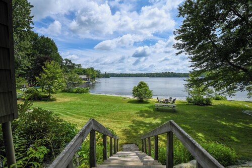 Spacious 7-Bedroom Lakeside Retreat on Little Sebago Lake