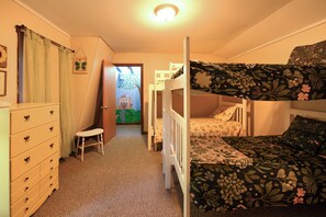 7 bedrooms, iron/ironing board, WiFi