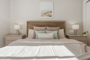 6 bedrooms, desk, iron/ironing board, travel crib - Sandy Cheeks: Foam Pit! Desert Color Lagoon (St. George)