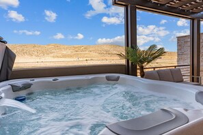 مغطس سبا خارجي