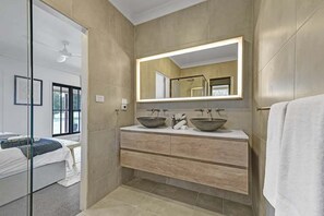 熨斗/熨衫板、可攜式嬰兒床、Wi-Fi、床單