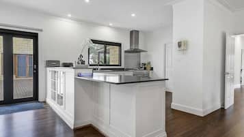 Coffee/tea maker, fridge, microwave, oven