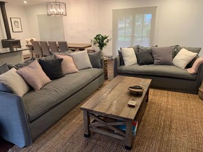 تلفزيون، مدفأة، ستيريو