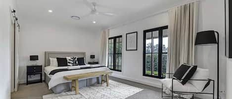 5 habitaciones, tabla de planchar con plancha, cuna de viaje y wifi