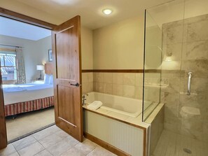Shower, hair dryer, towels - Luxury 1 Bedroom Resort Condo (Crested Butte)
