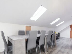 Dining - 1 bedroom accommodation in Chepstow, near Newport (Chepstow, near Newport)