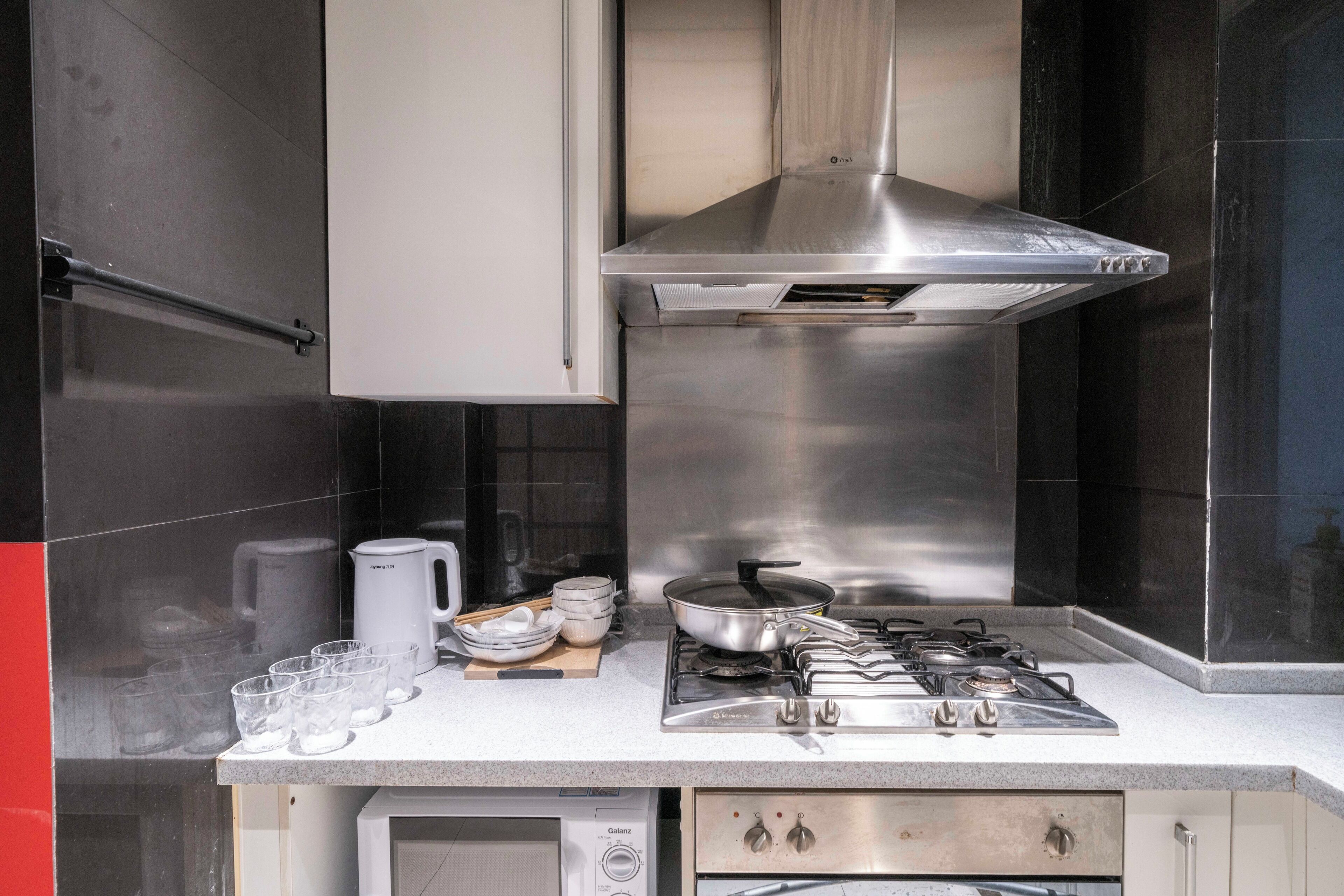 Suite familiar, 3 habitaciones, para no fumadores, vista a la ciudad | Cocina privada | Artículos de limpieza y toallas de papel 