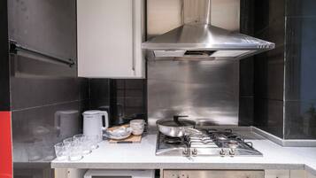 Family Suite, 3 Bedrooms, Non Smoking, City View | Private kitchen | Cleaning supplies, paper towels