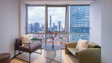 Family Suite, 3 Bedrooms, Non Smoking, City View | Living room