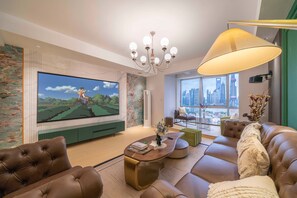 Family Suite, 3 Bedrooms, Non Smoking, City View | Living room