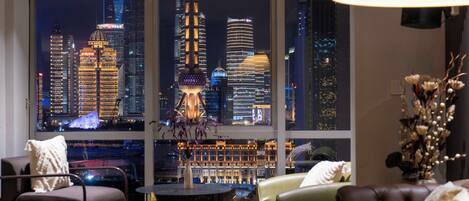 Familiesuite, 3 soverom, ikke-røyk, byutsikt | Oppholdsområde