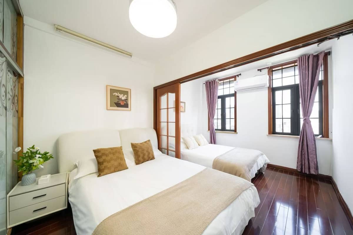 Basic Apartment | Soundproofing, WiFi (free), bed sheets