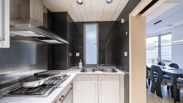 Family Suite, 3 Bedrooms, Non Smoking, City View | Private kitchen | Cleaning supplies, paper towels