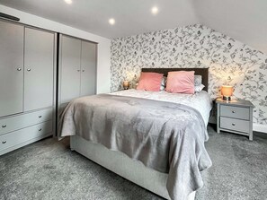 3 bedrooms, free WiFi - 3 bedroom accommodation in Eyemouth (Eyemouth)