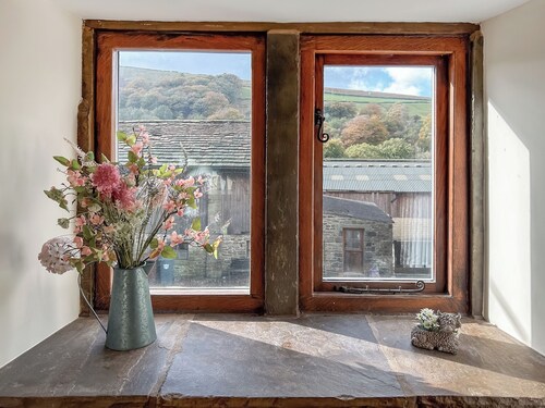 2 bedroom accommodation in Little Hayfield