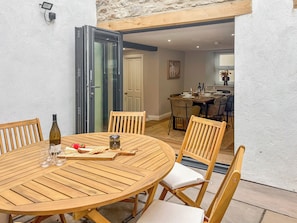 Dining - 3 bedroom accommodation in Richmond (Richmond)