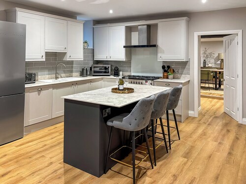 3 bedroom accommodation in Richmond