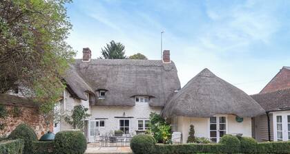 5 bedroom accommodation in Hungerford