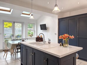 Dining - 3 bedroom accommodation in Giggleswick (Giggleswick)