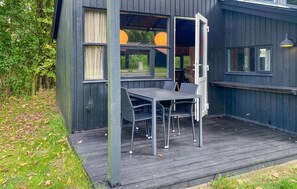 Outdoor dining - 1 bedroom gorgeous home in Hampen (Hampen)