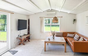 TV, fireplace - 2 bedroom cozy home in Idestrup (Idestrup)