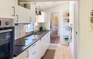 Fridge, stovetop, dishwasher, coffee/tea maker - 2 bedroom cozy home in Idestrup (Idestrup)