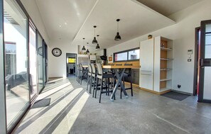 Dining - Villa piscine intérieure (Royan)