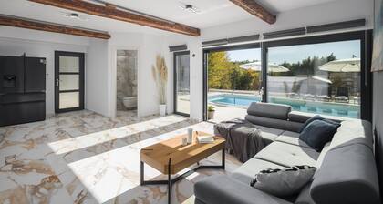 Stunning home in Zminj