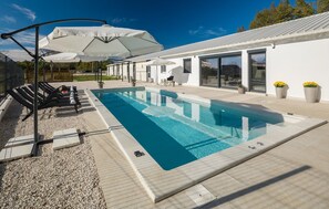 A heated pool - Gorgeous home in Zminj (Zminj)