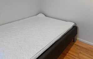 2 bedrooms, travel crib, free WiFi