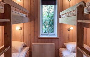 3 bedrooms, travel cot, free WiFi - Stunning home in Tarm with sauna (Tarm)
