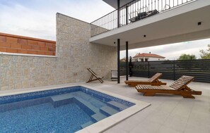 A heated pool - Gorgeous home in Privlaka (Privlaka)