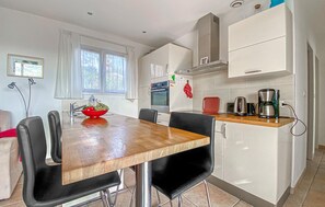 Fridge, oven, stovetop, dishwasher - Stunning home in Roquebrune-Sur-Argens (Roquebrune-Sur-Argens)