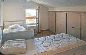 4 bedrooms, free WiFi - Beautiful home in Fayence with private swimming pool, can be inside or outside (Fayence)