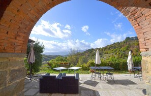 Outdoor dining - Stunning apartment in Bibbiena with swimming pool (Bibbiena)