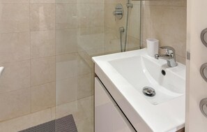 Shower - Gorgeous apartment in Lovran with house sea view (Lovran)