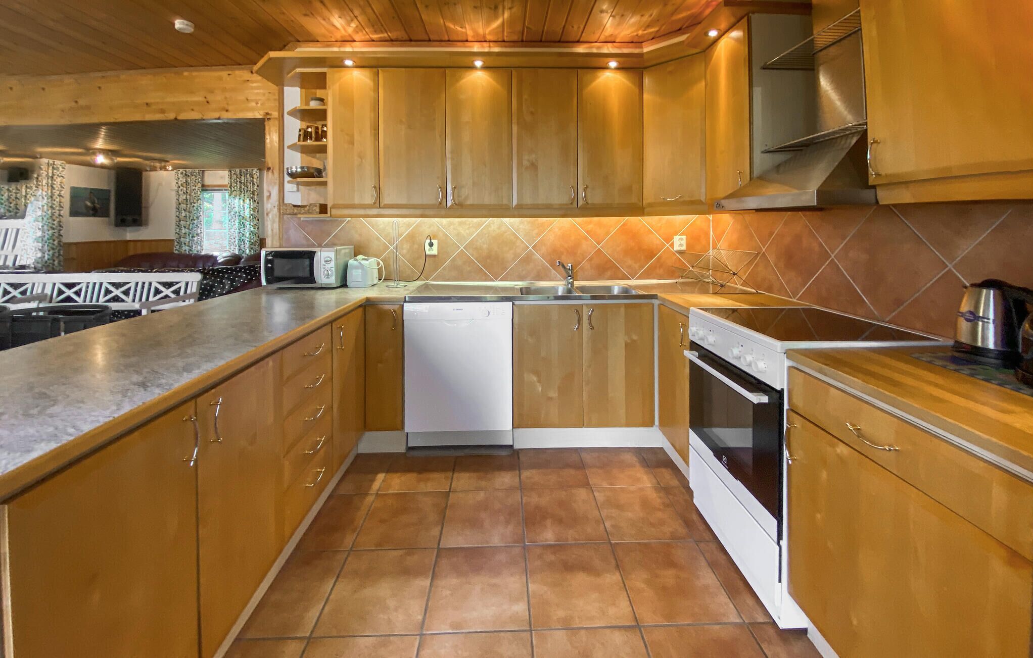 Fridge, stovetop, coffee/tea maker